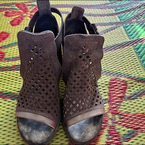 Shimmery Copper OTBT Sandals 8.5